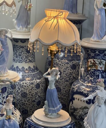 آباژور تندیس اروپایی پایه سنگی